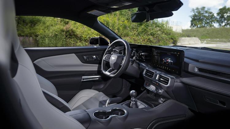 FORD MUSTANG FASTBACK 5.0 V8 Dark Horse 2dr Auto