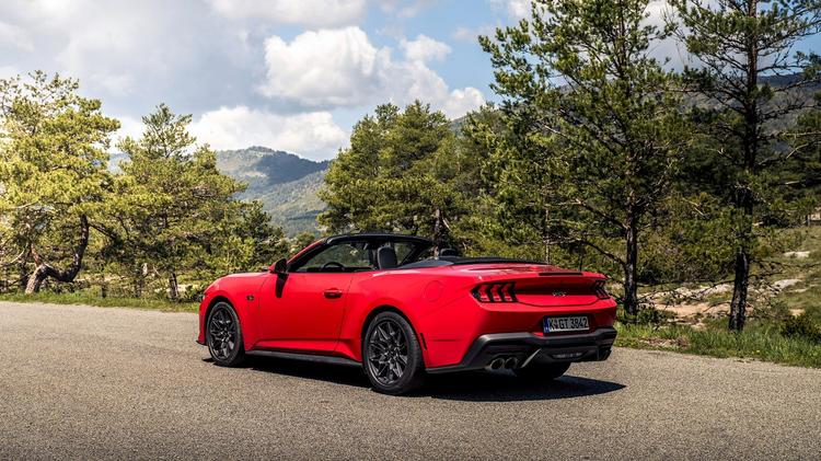 FORD MUSTANG CONVERTIBLE 5.0 V8 GT 2dr Auto