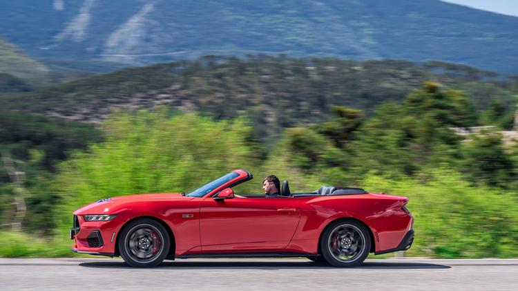 FORD MUSTANG CONVERTIBLE 5.0 V8 GT 2dr Auto