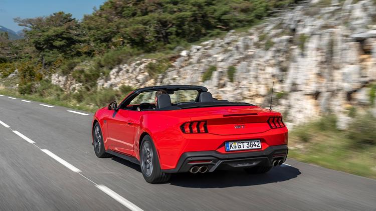 FORD MUSTANG CONVERTIBLE 5.0 V8 GT 2dr Auto
