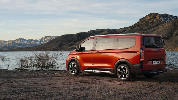 FORD TRANSIT CUSTOM 340 L2 PETROL FWD 2.5 PHEV 232ps H1 Kombi Limited 9 Seater Auto