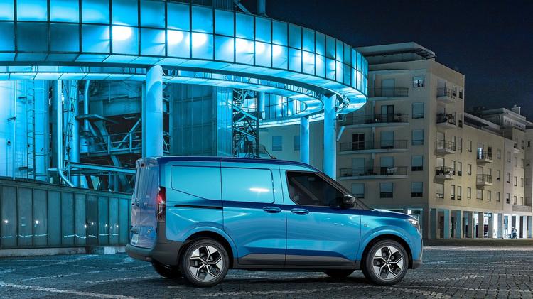 FORD TRANSIT COURIER DIESEL 1.5 EcoBlue Leader Van