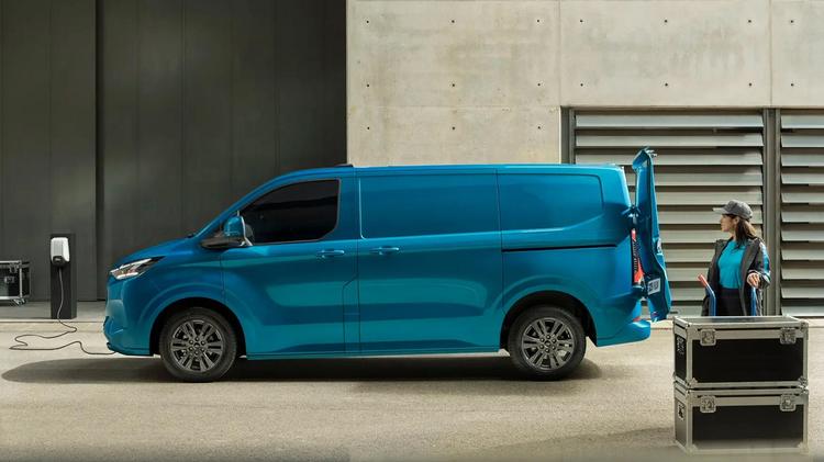 FORD TRANSIT CUSTOM 280 L2 DIESEL FWD 2.0 EcoBlue 110ps H1 Double Cab Van Trend