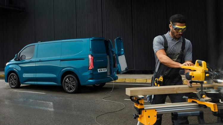 FORD TRANSIT CUSTOM 280 L2 DIESEL FWD 2.0 EcoBlue 110ps H1 Double Cab Van Trend