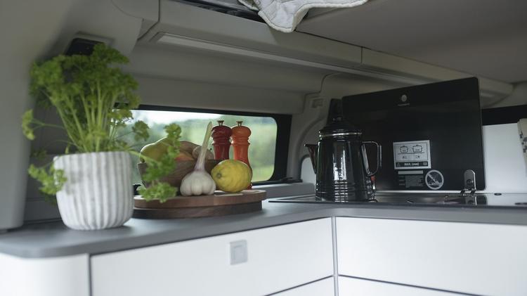 FORD TRANSIT CUSTOM DIESEL ESTATE 2.0 EcoBlue L1 Nugget Titanium 4dr