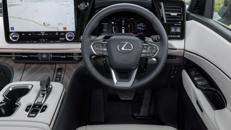 LEXUS LM ESTATE 350h 2.5 5dr E-CVT