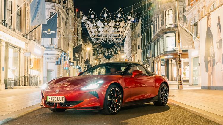 MG MOTOR UK CYBERSTER CONVERTIBLE 375kW GT Dual Motor 77 kWh 2dr AWD Auto