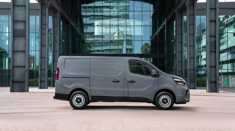 NISSAN INTERSTAR F35 L3 DIESEL 2.0 dci 130ps Acenta Chassis Cab