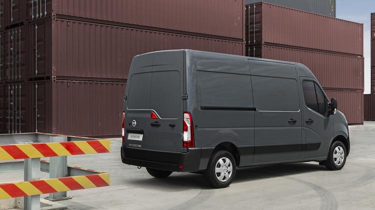 NISSAN INTERSTAR F35 L3 DIESEL 2.0 dci 130ps Acenta Chassis Cab