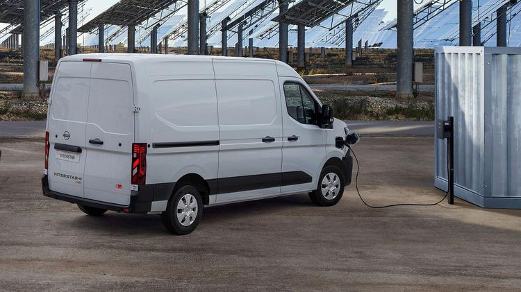 NISSAN INTERSTAR F35 L3 ELECTRIC 105kW 87kWh Acenta Dropside Auto