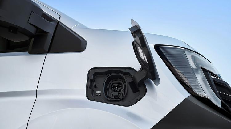 NISSAN INTERSTAR F35 L3 ELECTRIC 105kW 87kWh Acenta Dropside Auto