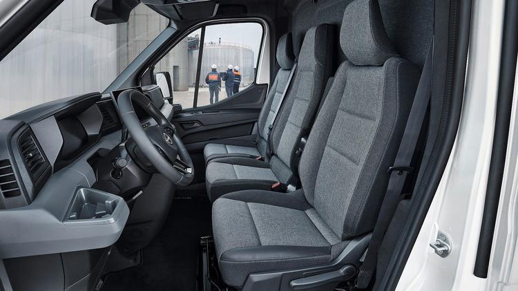 NISSAN INTERSTAR F35 L3 ELECTRIC 105kW 87kWh Acenta Dropside Auto