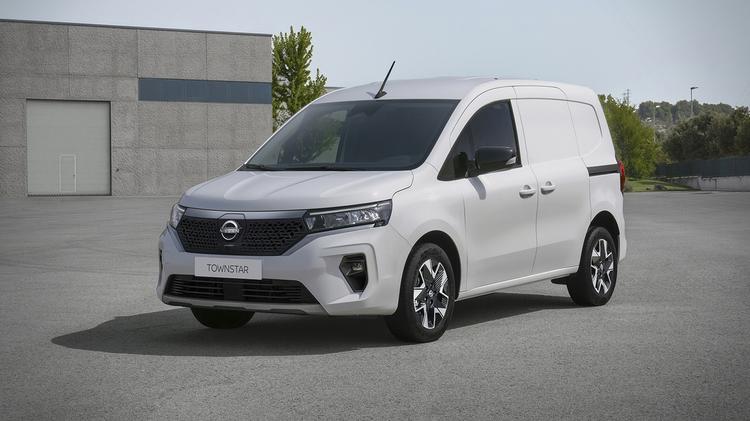NISSAN TOWNSTAR 90kW Tekna Van Auto 45kWh