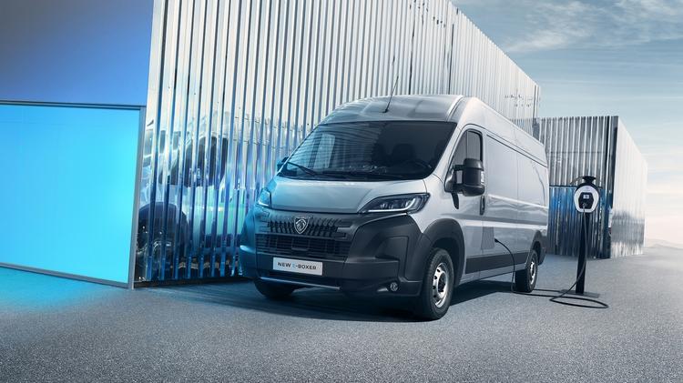 PEUGEOT BOXER 435 HEAVY L3 DIESEL 2.2 BlueHDi 140 H2 Van Professional