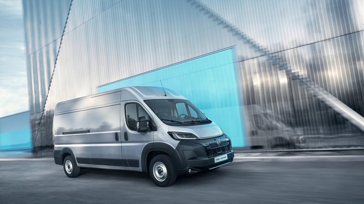 PEUGEOT BOXER 2.2 BlueHDi 140 H2 Van Professional