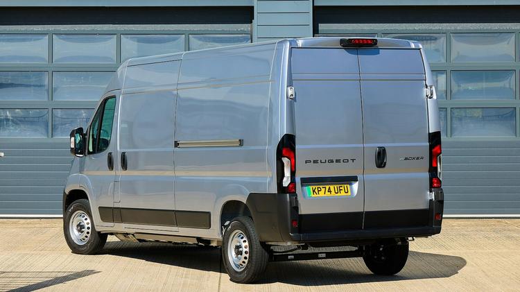 PEUGEOT e-BOXER 435 L3 205kW 110kWh H2 Van Professional Auto [22kW]
