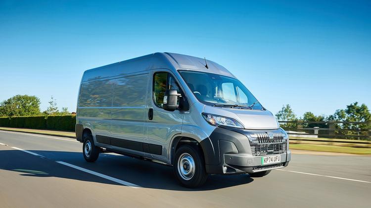 PEUGEOT e-BOXER 435 L3 205kW 110kWh H2 Van Professional Auto [22kW]