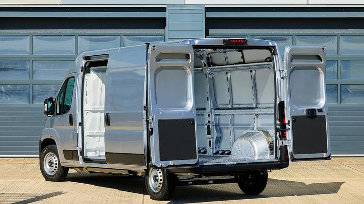 PEUGEOT e-BOXER 435 L3 205kW 110kWh H2 Van Professional Auto [22kW]