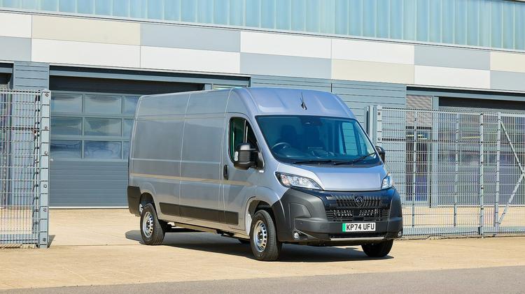 PEUGEOT BOXER 205kW 110kWh Chassis Cab Professional Auto [22kW]