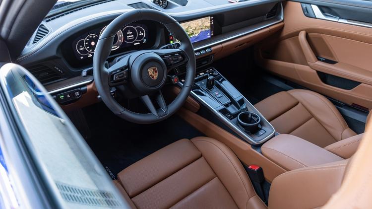 PORSCHE 911 [992] CARRERA COUPE 2dr PDK [4 Seat]