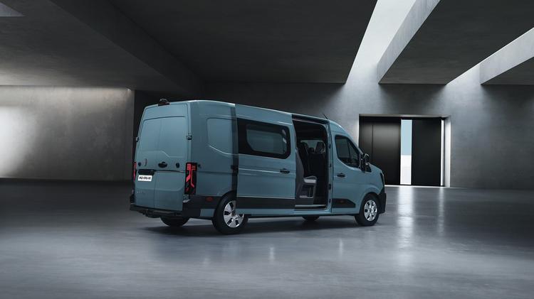 RENAULT MASTER LWB DIESEL FWD LL35dCi 150 Advance Low Roof D/Cab Dropside