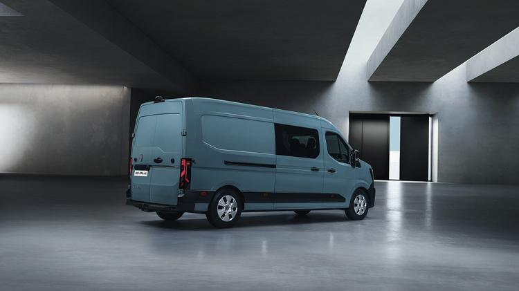 RENAULT MASTER LWB DIESEL FWD LL35dCi 150 Advance Low Roof D/Cab Dropside