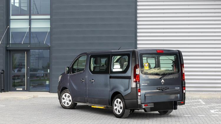 RENAULT TRAFIC SWB MINIBUS DIESEL SL30 Blue dCi 150 Advance 9 Seater EAG9
