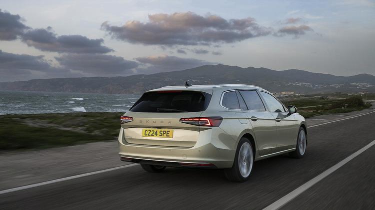 SKODA SUPERB ESTATE 1.5 TSI e-TEC SE Technology 5dr DSG