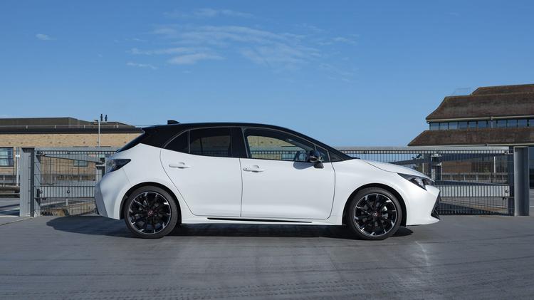 TOYOTA COROLLA HATCHBACK 1.8 Hybrid Icon 5dr CVT