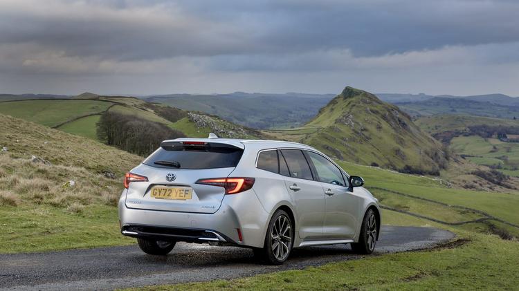 TOYOTA COROLLA TOURING SPORT 2.0 Hybrid Design 5dr CVT
