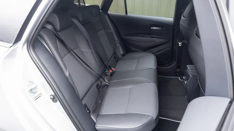 TOYOTA COROLLA TOURING SPORT 2.0 Hybrid Design 5dr CVT