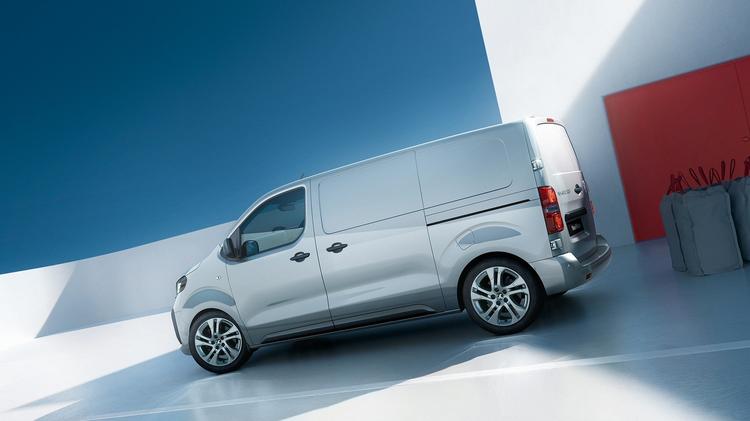 VAUXHALL VIVARO M DIESEL SPECIAL EDITION 2.2 Turbo D 180 GS H1 Van Auto