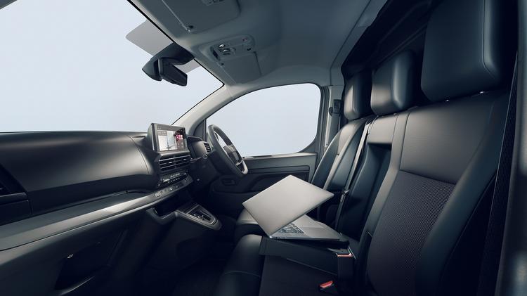 VAUXHALL VIVARO M DIESEL SPECIAL EDITION 2.2 Turbo D 180 GS H1 Van Auto