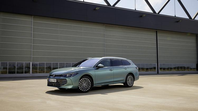 VOLKSWAGEN PASSAT ESTATE 1.5 TSI Life 5dr DSG