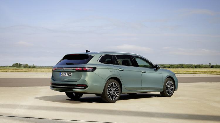 VOLKSWAGEN PASSAT ESTATE 1.5 TSI Life 5dr DSG