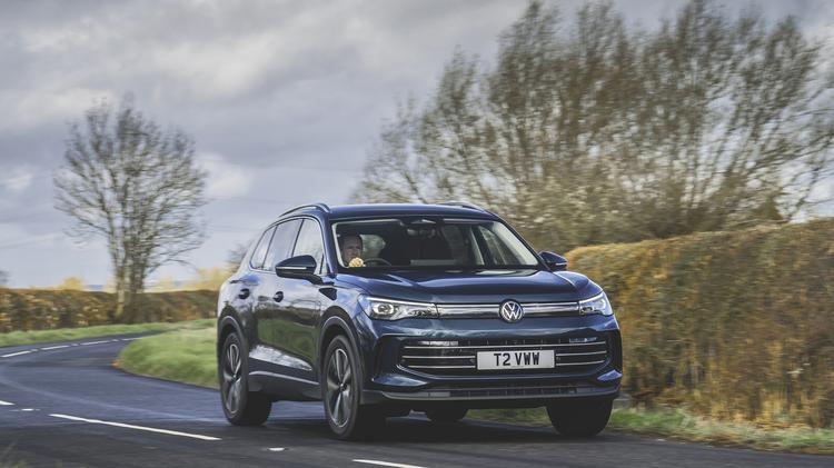 VOLKSWAGEN TIGUAN DIESEL ESTATE 2.0 TDI R-Line 5dr DSG