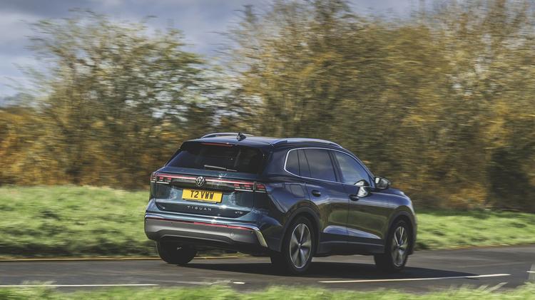VOLKSWAGEN TIGUAN DIESEL ESTATE 2.0 TDI R-Line 5dr DSG
