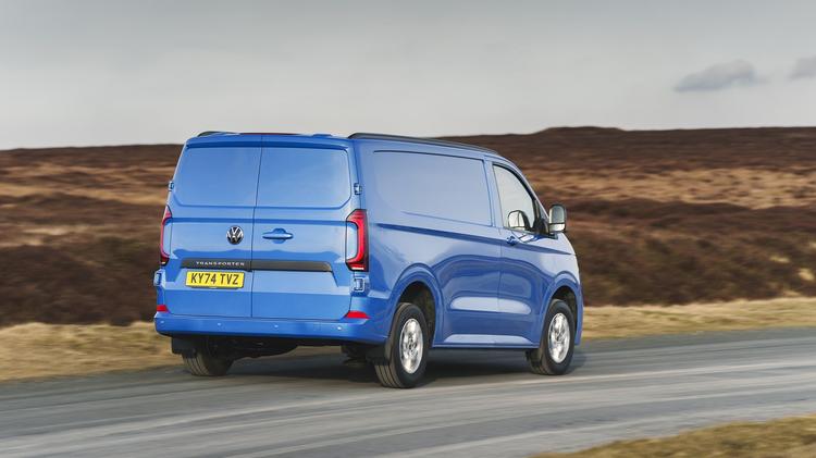 VOLKSWAGEN TRANSPORTER SHUTTLE T32 SWB DIESEL 2.0 TDI 110PS Minibus Life