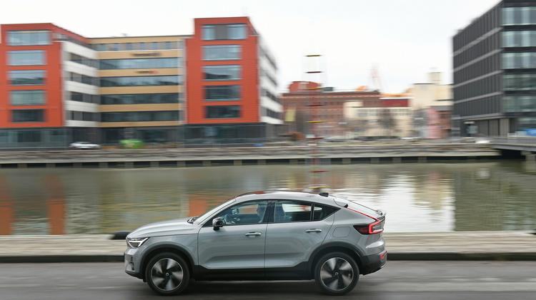 VOLVO EC40 ESTATE 175kW Plus 69kWh 5dr Auto
