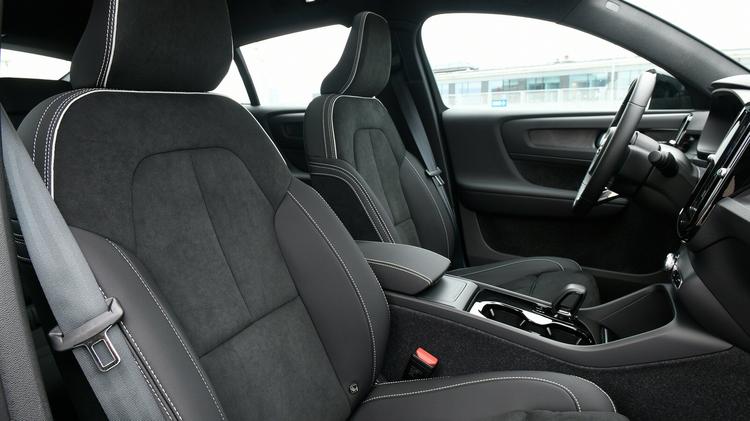 VOLVO EC40 ESTATE 175kW Plus 69kWh 5dr Auto