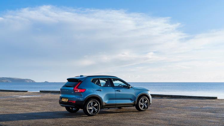 VOLVO XC40 ESTATE 2.0 B3P Core 5dr Auto