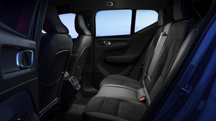 VOLVO XC40 ESTATE 2.0 B3P Core 5dr Auto