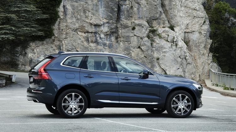 VOLVO XC60 ESTATE 2.0 B5P Core 5dr AWD Geartronic