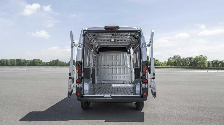 IVECO eSUPERJOLLY 35F20 ELECTRIC 205kW 110kWh High Roof Van 4035 WB Auto