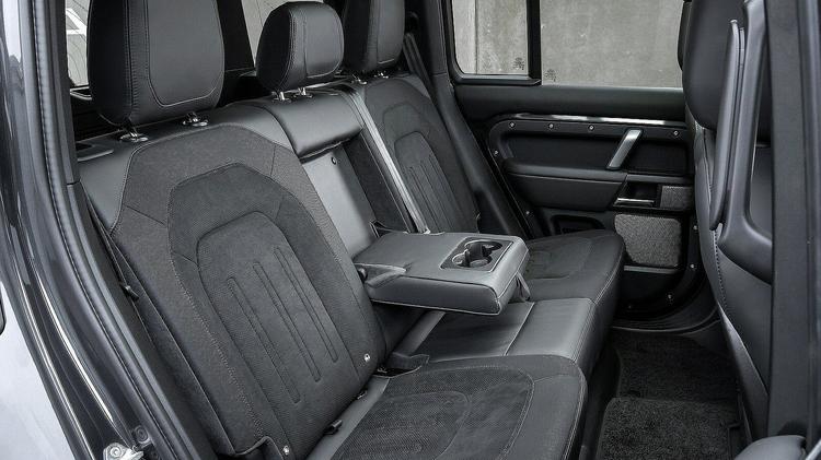 LAND ROVER DEFENDER DIESEL ESTATE 3.0 D350 X 90 3dr Auto [6 Seat]