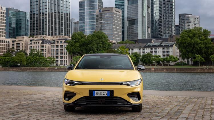 LEAPMOTOR B05 HATCHBACK 160kW 67kWh 5dr Auto
