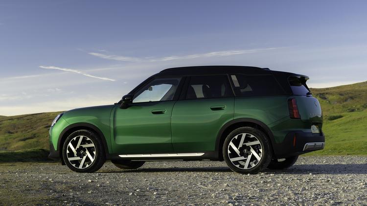 MINI COUNTRYMAN ELECTRIC HATCHBACK 150kW E Classic [Level 2] 66kWh 5dr Auto