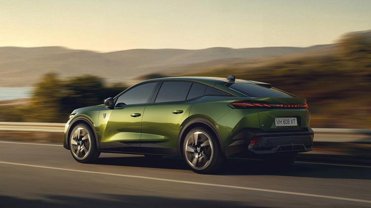 PEUGEOT 408 FASTBACK 1.6 Plug-in Hybrid GT 5dr e-DSC7