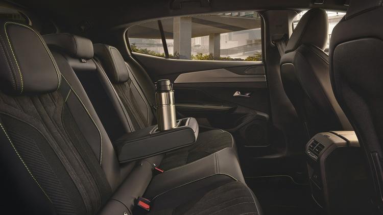 PEUGEOT 408 FASTBACK 1.6 Plug-in Hybrid GT 5dr e-DSC7