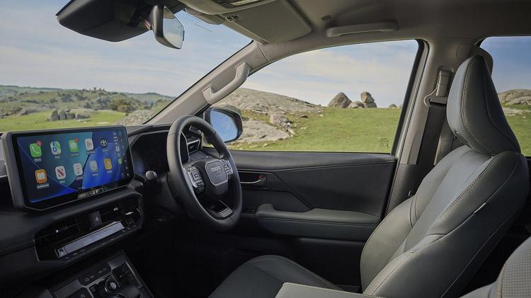 TOYOTA HILUX DIESEL Invincible D/Cab Pick Up 2.8 D-4D